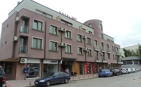 Family Hotel 007